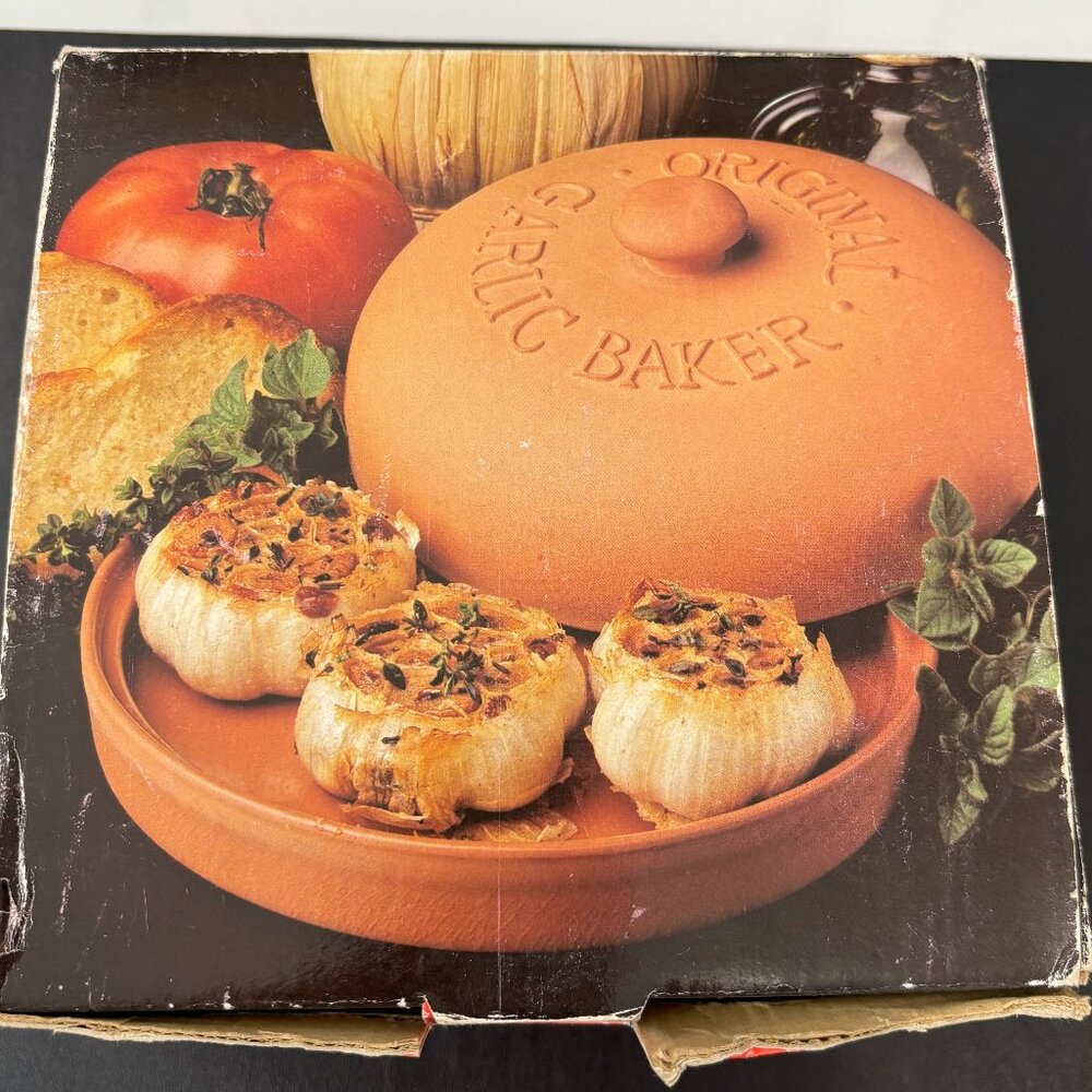 BOSTON WAREHOUSE Terra Cotta Original Garlic Baker-Oven or Microwave Use- 4 Bulb - Picture 6 of 11